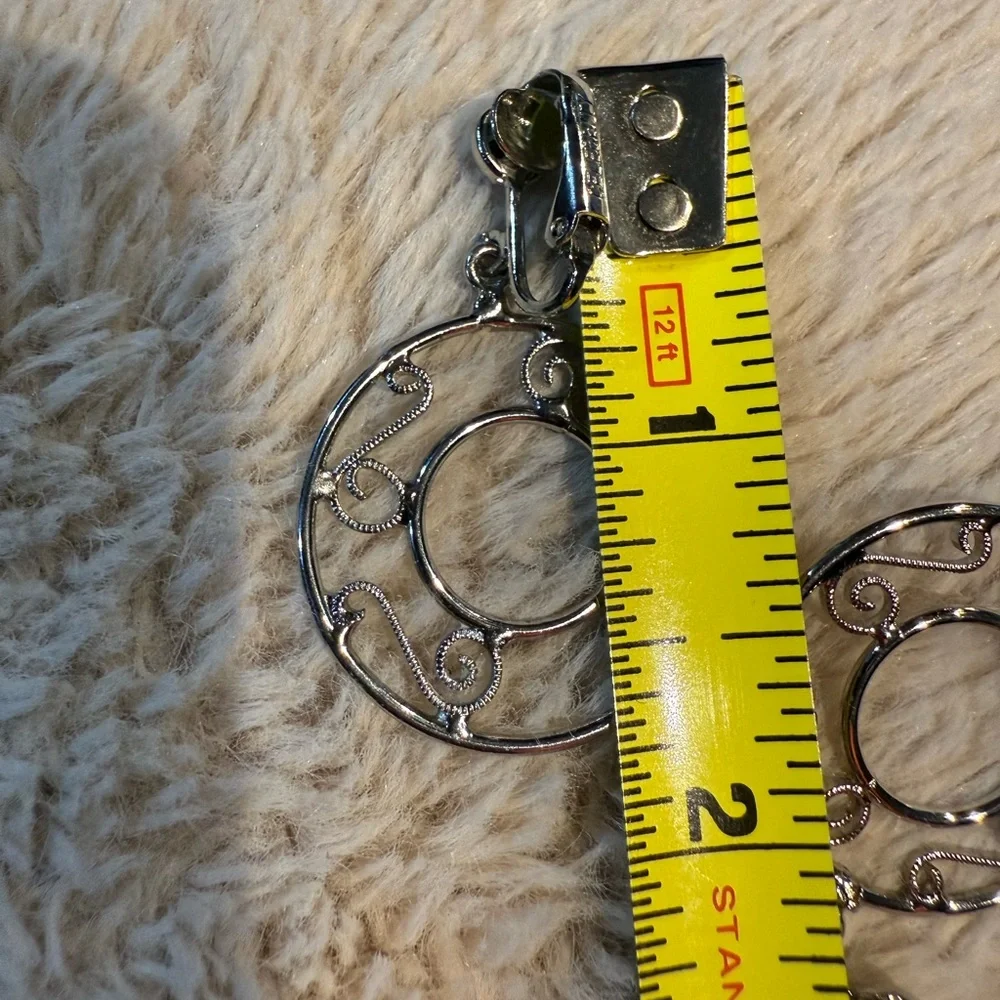 Vintage Signed Celebrity Silver Tone‎ Metal Round Disc Drop Clip On Earrings